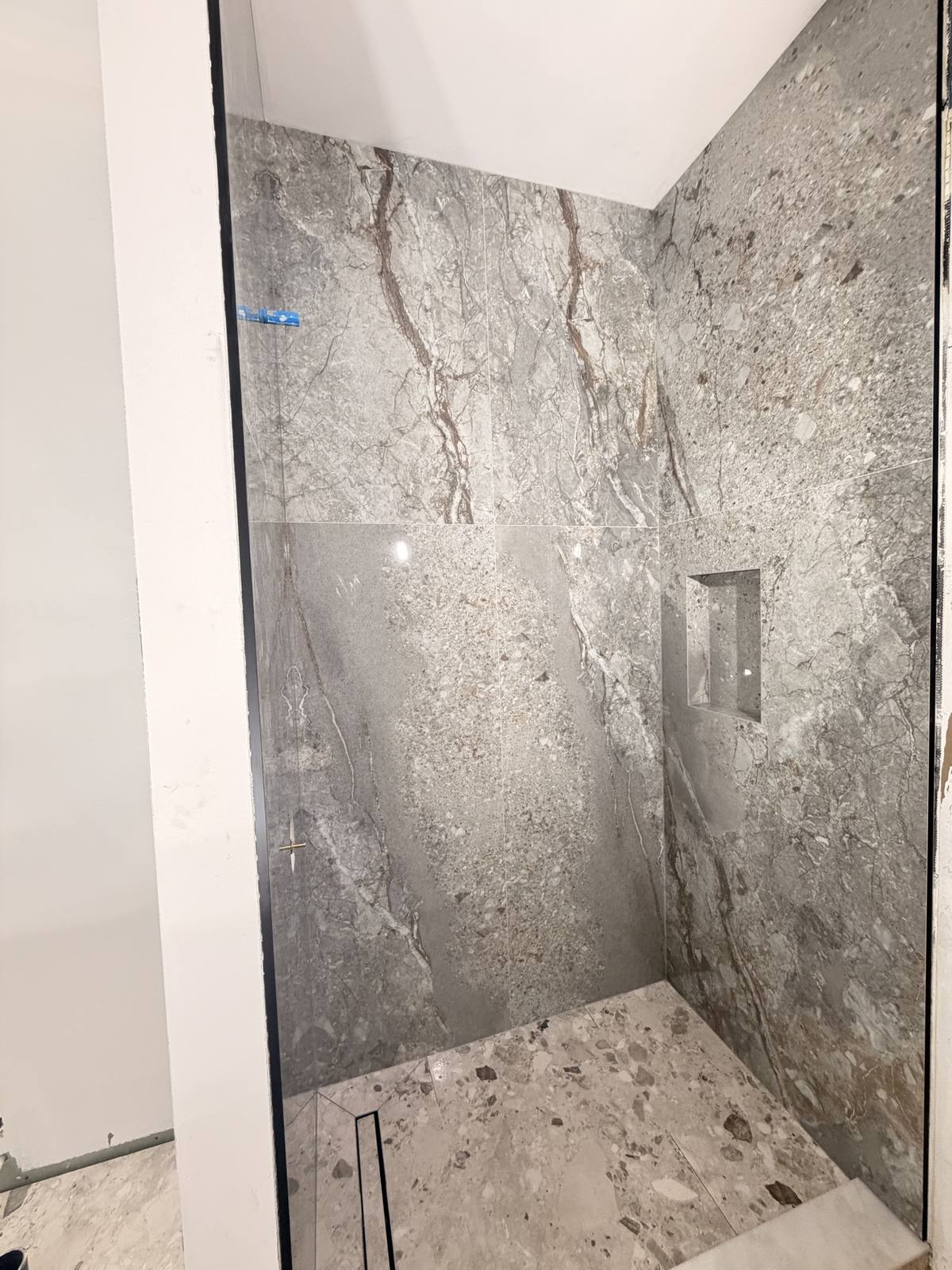Shower large-format marble — after