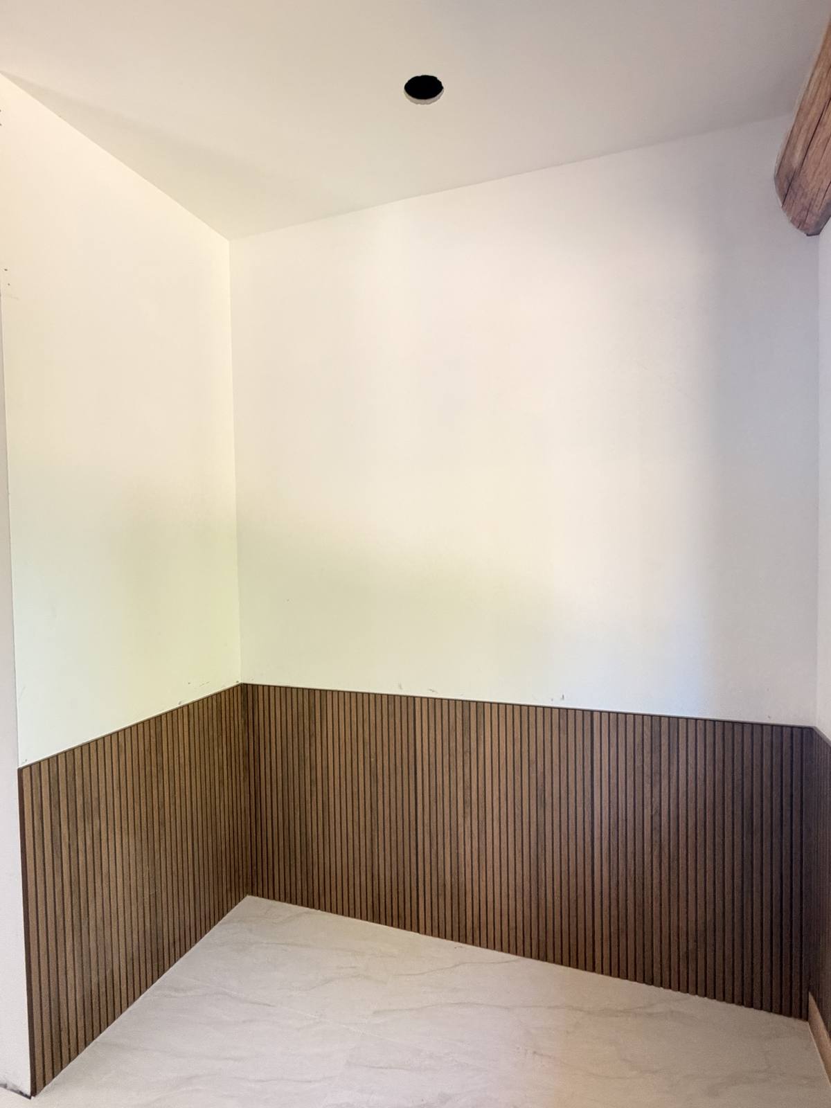Accent wall wood-look slat tile — after
